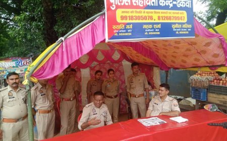 लखीमपुर खीरी : कांवड़ियों की सेवा में जुटे अरविंद फौजी, 10 हजार पानी पाउच बांटे; छालों पर कर रहे मरहम-पट्टी