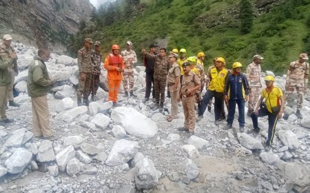 चमोली : तमक नाले में लापता चालक की तलाश तेज, मलबे और बोल्डरों के बीच सघन सर्च अभियान जारी