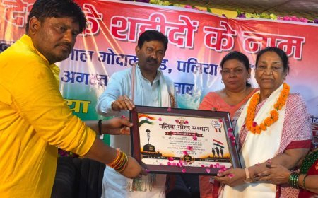 लखीमपुर खीरी  : शहीदों की याद में जले दीप, देशभक्ति से गूंजा पलिया