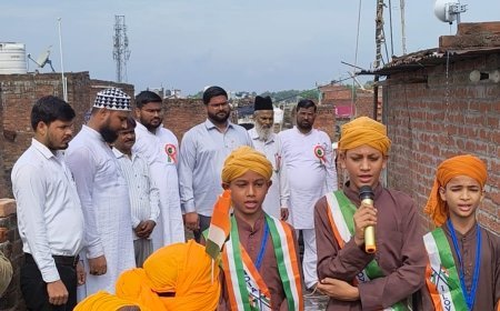 लखीमपुर खीरी : सपा जिला पंचायत सदस्य ने मदरसों में फहराया तिरंगा