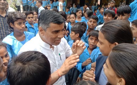 शिक्षा मंत्री ने पीएम श्री राजकीय स्कूल का किया औचक निरीक्षण; व्यवस्थाओं का लिया जायजा, विद्यार्थियों से किया सीधा संवाद