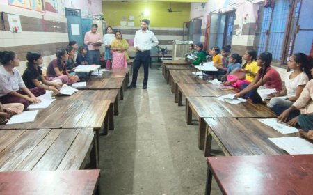 लखीमपुर खीरी : कस्तूरबा विद्यालय में सीडीओ का औचक निरीक्षण, महीनों से गायब शिक्षिका पर कार्रवाई
