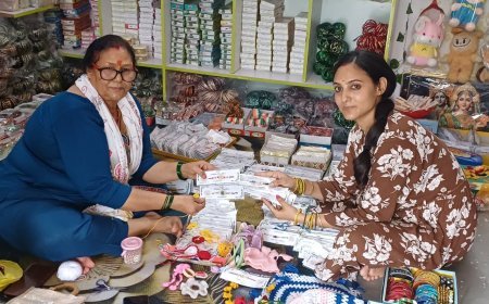देहरादून : मालदेवता की सास-बहू की जोड़ी ने राखी कारोबार में बनाई पहचान, 1,500 हैंडमेड राखियां तैयार
