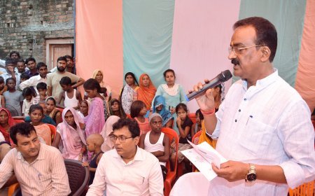 लखीमपुर खीरी : बेला तुरसिया हादसा: छह परिवारों को 2-2 लाख की मदद