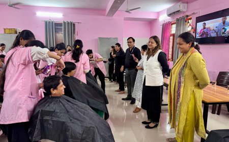 देहरादून : नारी निकेतन में विशेष हेयर ग्रूमिंग एवं पर्सनल केयर क्लास