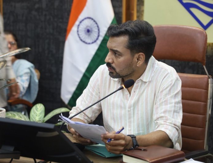 देहरादून : देहरादून समाधान दिवस: डीएम ने सुनीं 109 शिकायतें, कई मामलों में मौके पर कार्रवाई
