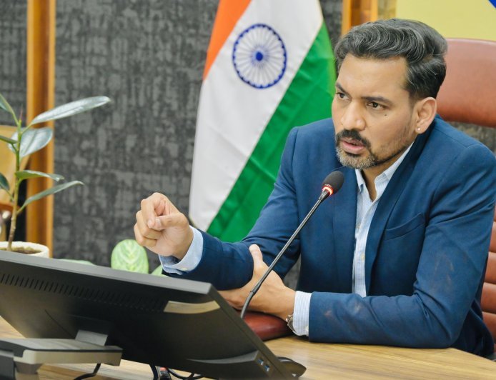 देहरादून  :  सड़क सुरक्षा पर डीएम सख्त, ब्लैक स्पॉट होंगे सुरक्षित