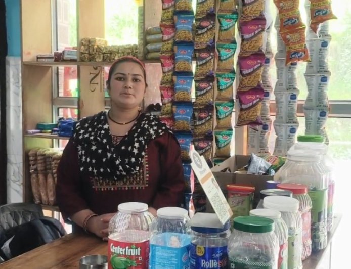 चमोली : रेस्टोरेंट से ₹30 हजार कमा रहीं रश्मि देवी