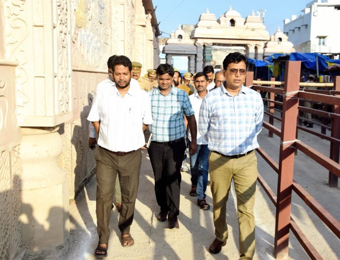 लखीमपुर खीरी : छोटी काशी में कांवड़ मेले की तैयारियों का डीएम ने लिया जायजा