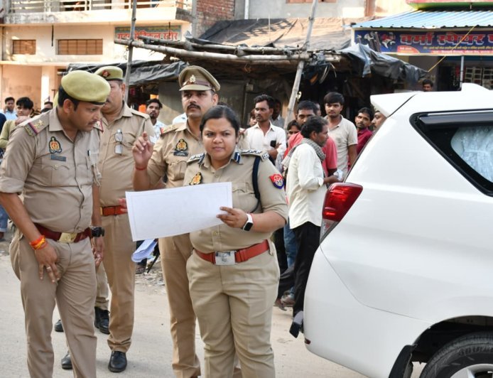 लखीमपुर खीरी : कांवड़ मार्गों पर एसपी ने परखी सुरक्षा व्यवस्था ।