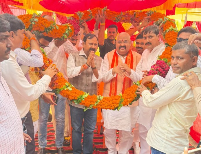 सांसद अशोक रावत का कछौना में भव्य स्वागत, मिशन 2027 की जीत के लिए कार्यकर्ताओं ने भरी हुंकार