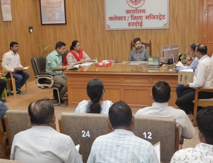 हरदोई में औद्योगिक गलियारा परियोजना के द्वितीय चरण को समयबद्ध पूरा कराने के निर्देश