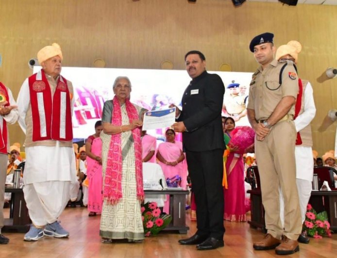 अमेठी : सर्वाइकल कैंसर (गर्भाशय) से बचाव के अभियान में उत्कृष्ट कार्य पर जिला प्रशासन सम्मानित