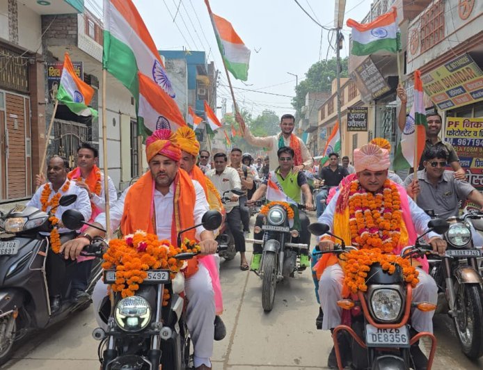 शहीदों की याद और तिरंगे के सम्मान में सोनीपत शहर में निकली गई भव्य तिरंगा यात्रा