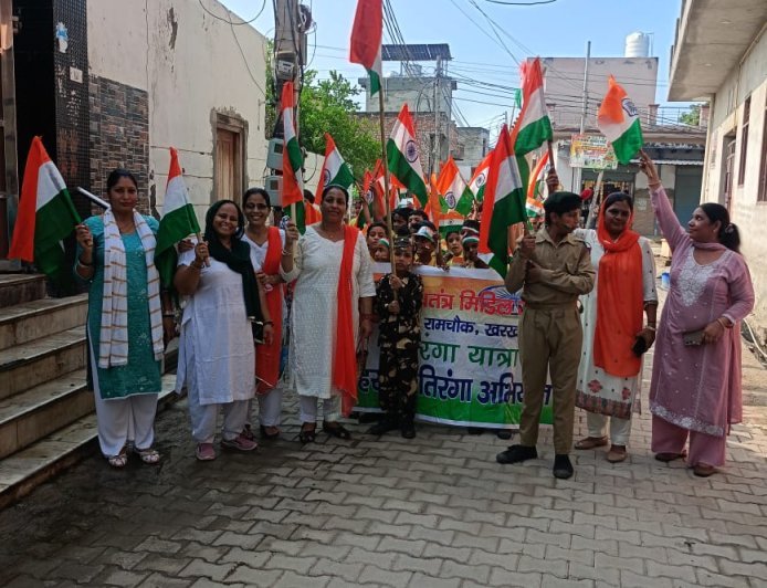 तिरंगों से सजा खरखोदा, स्वतंत्र मिडिल स्कूल के बच्चों ने निकाली भव्य तिरंगा यात्रा