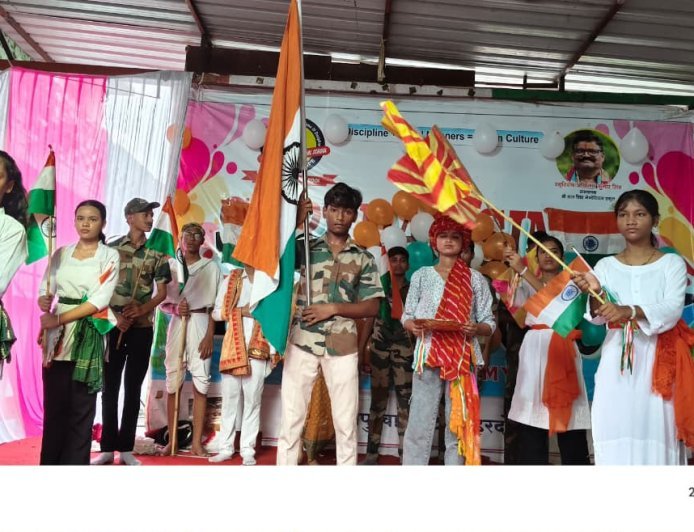 तिरंगे के साथ ‘बड़े सर’ की याद, भावुक हुआ डाल सिंह मेमोरियल स्कूल