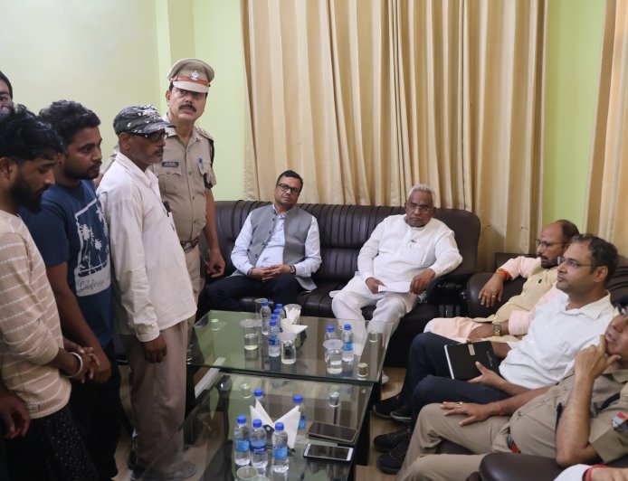 चमोली : टीएचडीसी टनल हादसा: श्रमिक प्रतिनिधिमंडल ने मंत्री मदन कौशिक के समक्ष रखीं मांगें