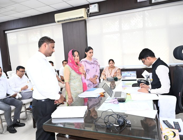 22 आवेदनों पर हुई कमेटी की विस्तार से चर्चा, अनुपस्थित आवेदनकर्ताओं को दुबारा कमेटी के समक्ष उपस्थित होने का दिया गया मौका 