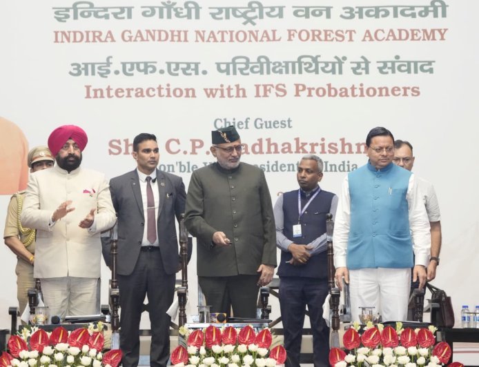 देहरादून : विकास और संरक्षण साथ-साथ चल सकते हैं: उपराष्ट्रपति