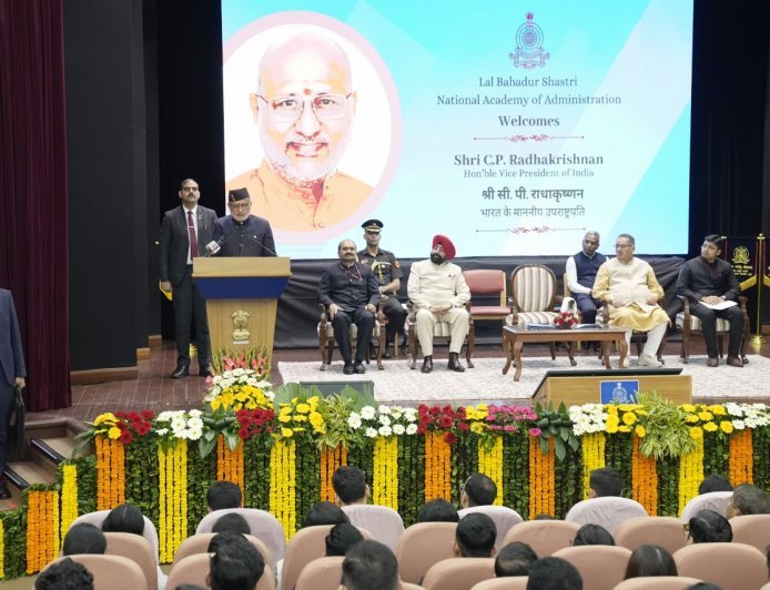 आईएएस प्रशिक्षुओं से बोले उपराष्ट्रपति, ‘सेवा भाव और कर्तव्य बोध’ को बनाएं मंत्र