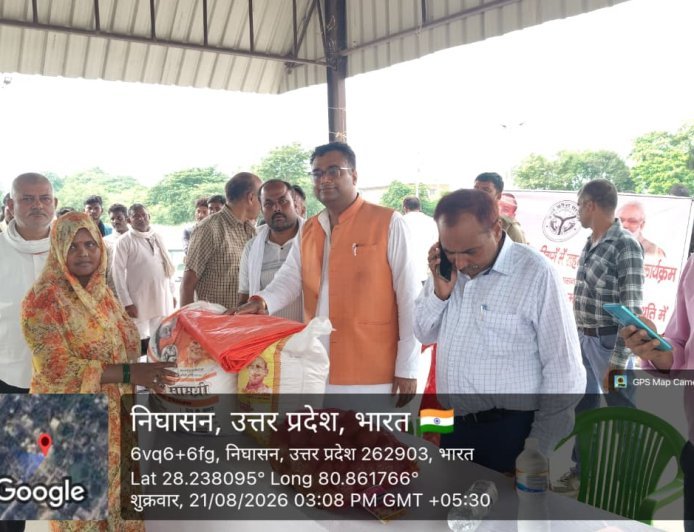 लखीमपुर खीरी : बाढ़ प्रभावित परिवारों को मिली राहत, विधायक शशांक वर्मा ने बांटी राहत किट