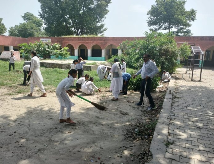 जिला के सभी विद्यालयों में उत्साह और जनभागीदारी के साथ मनाया गया श्रमदान दिवस*
