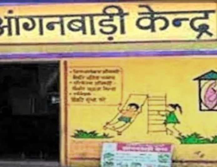 आंगनबाड़ी संचालन में लापरवाही बरतने पर डीएम सख्त सेवा समाप्त की चेतावनी