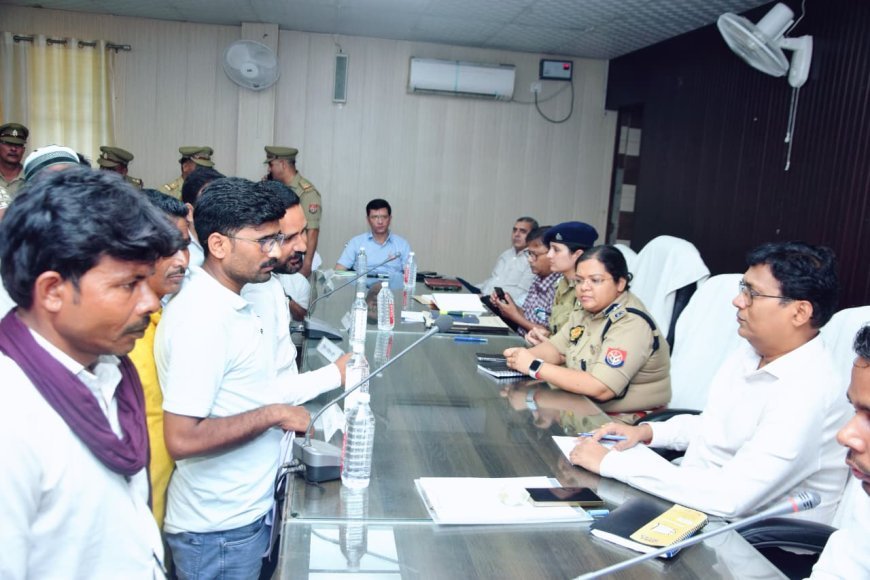 लखीमपुर खीरी : समाधान दिवस में डीएम के निर्देश ।