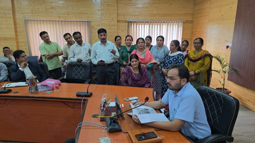 पिथौरागढ़ : जनसुनवाई में 44 शिकायतें