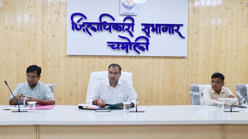 चमोली : स्वतंत्रता सेनानियों के लंबित कार्य जल्द पूरे हों: डीएम