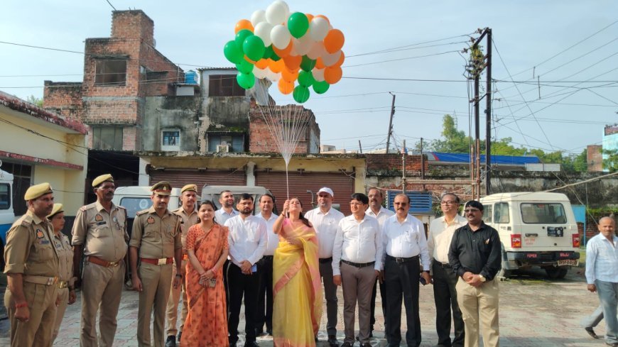 विकास भवन में मुख्य विकास अधिकारी ने फहराया तिरंगा
