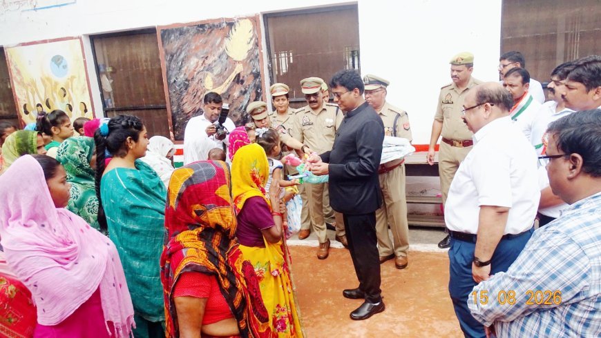 लखीमपुर खीरी : जेल में गूंजा देशभक्ति का रंग, सफाई कर्मियों का हुआ सम्मान