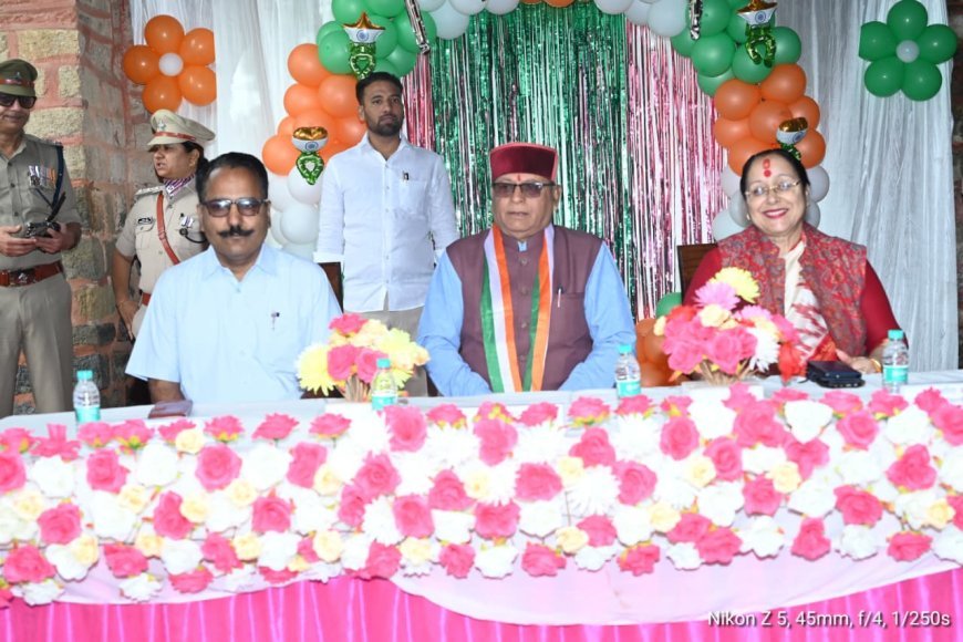 नैनीताल :  नैनीताल में धूमधाम से मना 80वां स्वतंत्रता दिवस, प्रभारी मंत्री खजान दास ने फहराया तिरंगा  ।