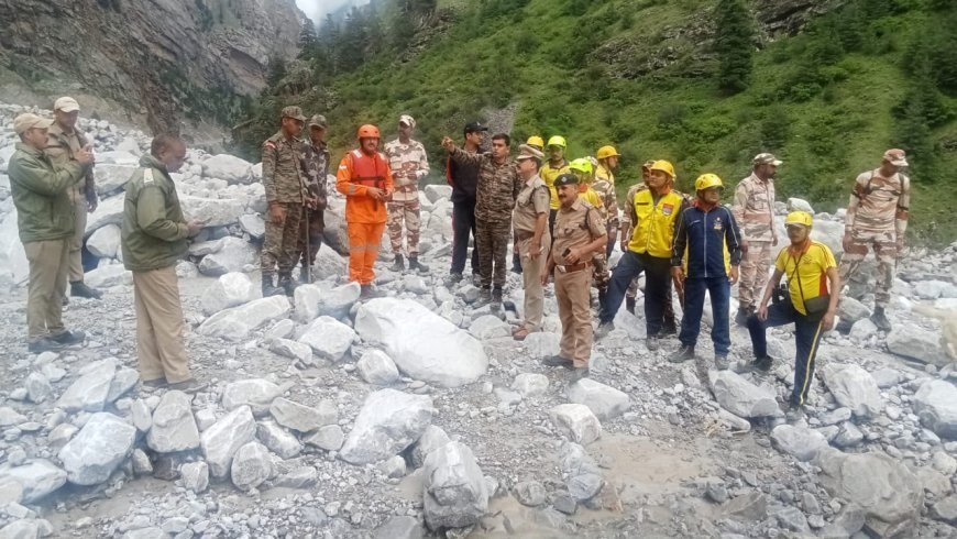 चमोली : तमक नाले में लापता चालक की तलाश तेज, मलबे और बोल्डरों के बीच सघन सर्च अभियान जारी