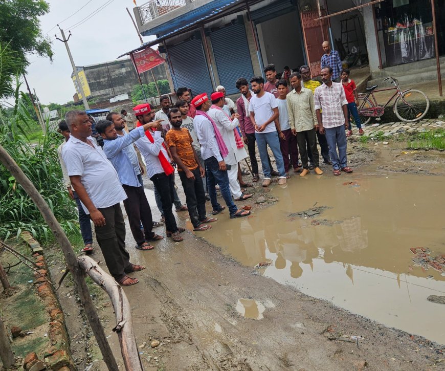 हरदोई में बदहाल सड़कों और जलभराव पर सपा नेता ने जताई नाराजगी, आंदोलन की चेतावनी