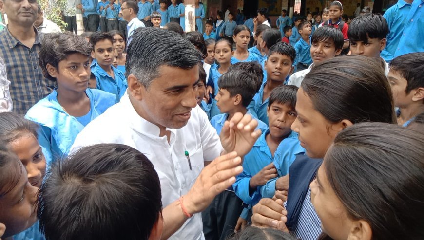 शिक्षा मंत्री ने पीएम श्री राजकीय स्कूल का किया औचक निरीक्षण; व्यवस्थाओं का लिया जायजा, विद्यार्थियों से किया सीधा संवाद