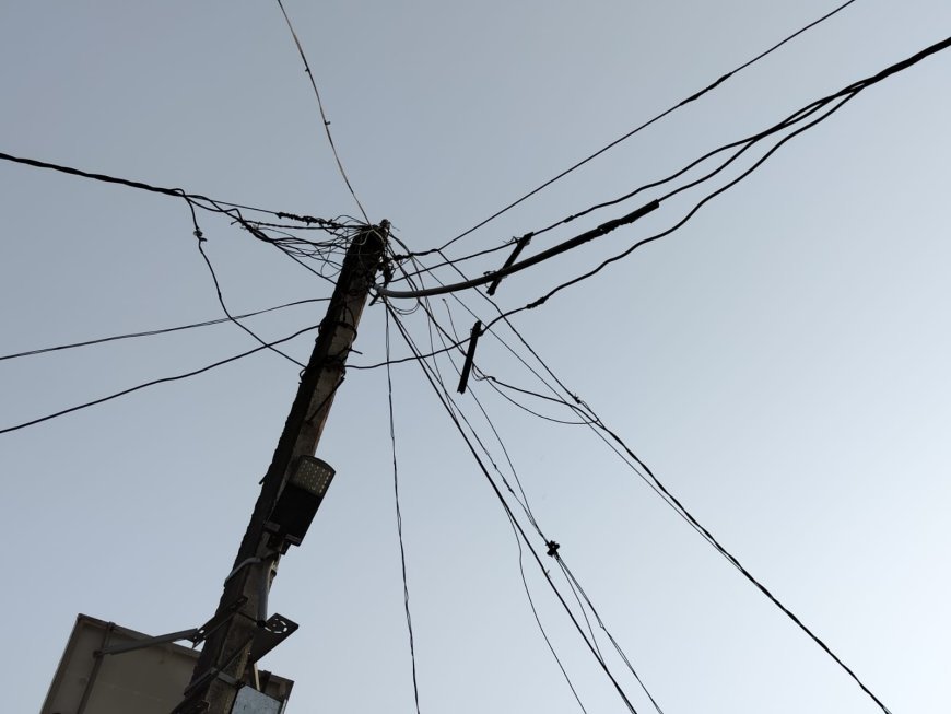 हर पल मौत का साया, जर्जर हाईटेंशन तारों से खौफ में कछौना के दर्जनों गांवों के किसान