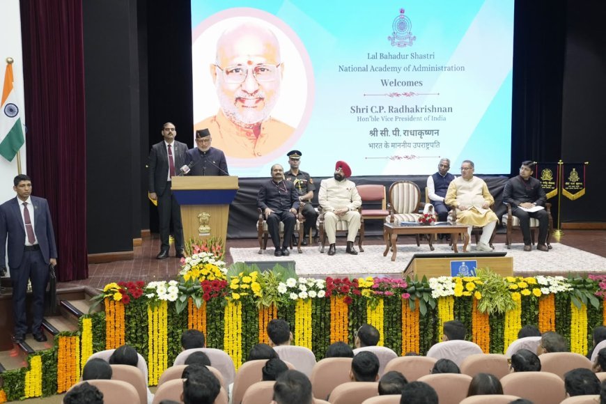 आईएएस प्रशिक्षुओं से बोले उपराष्ट्रपति, ‘सेवा भाव और कर्तव्य बोध’ को बनाएं मंत्र