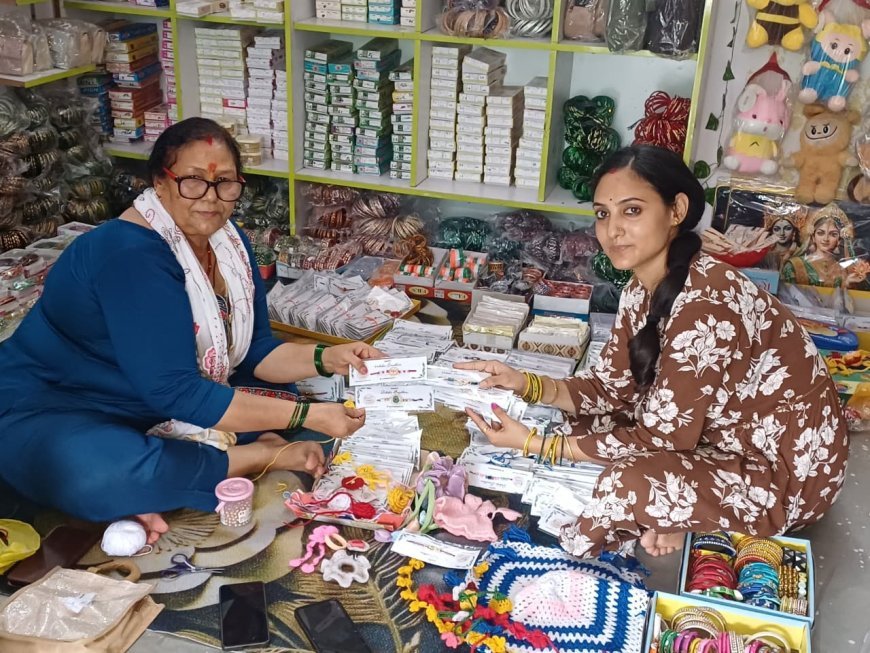 देहरादून : मालदेवता की सास-बहू की जोड़ी ने राखी कारोबार में बनाई पहचान, 1,500 हैंडमेड राखियां तैयार