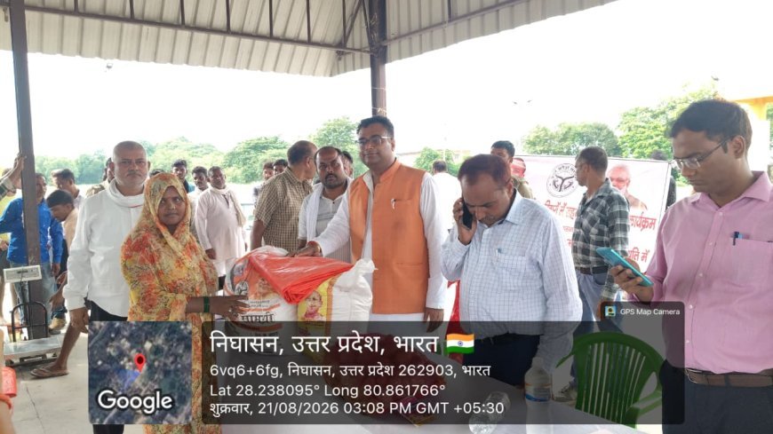 लखीमपुर खीरी : बाढ़ प्रभावित परिवारों को मिली राहत, विधायक शशांक वर्मा ने बांटी राहत किट