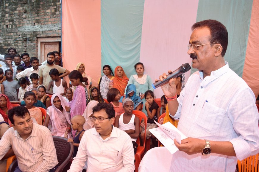 लखीमपुर खीरी : बेला तुरसिया हादसा: छह परिवारों को 2-2 लाख की मदद