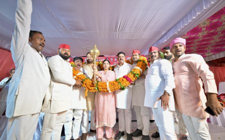 अयोध्या के खजुरावन में सपा का विशाल PDA समागम, किसानों और महंगाई के मुद्दे पर भाजपा सरकार पर साधा निशाना