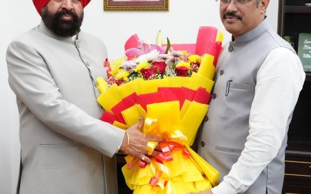 देहरादून : राज्यपाल से सचिव सैनिक कल्याण एवं संस्कृति युगल किशोर पंत ने की भेंट