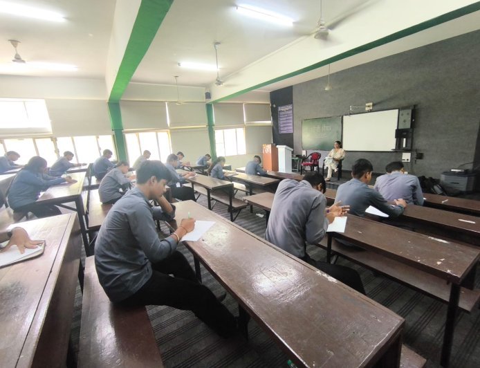 हिंदी दिवस पर राजकीय बहुतकनीकी संस्थान, में हिंदी ज्ञान प्रतियोगिता का आयोजन*