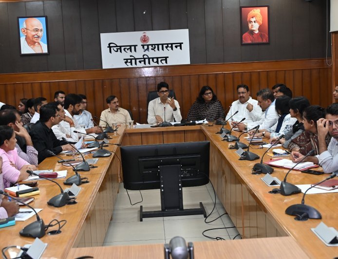 सेवा संकल्प अभियान: एडीसी अजय चोपड़ा ने लघु सचिवालय में विभागाध्यक्षों एवं नोडल अधिकारियों के साथ करी बैठक