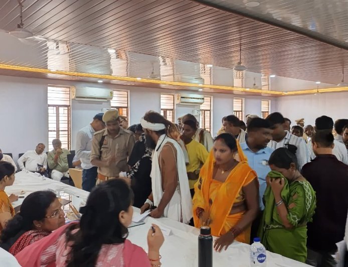 अम्बेडकर नगर: संपूर्ण समाधान दिवस में समाधान कम, शिकायतों का बोझ ज्यादा