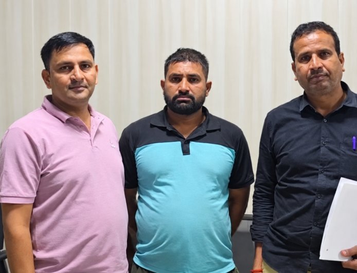 सात लाख की रिश्वत में पांच लाख पहले लिए, दो लाख लेते ही एसीबी ने एलएम को दबोचा