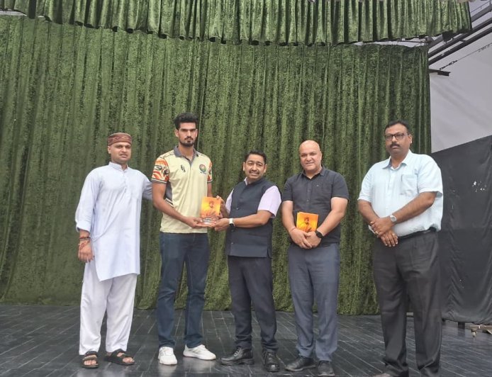 दबाव को कमजोरी नहीं, शक्ति बनाएं : अशोक कुमार