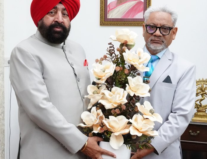 देहरादून : राज्यपाल से उपनल के प्रबंध निदेशक ने की शिष्टाचार भेंट