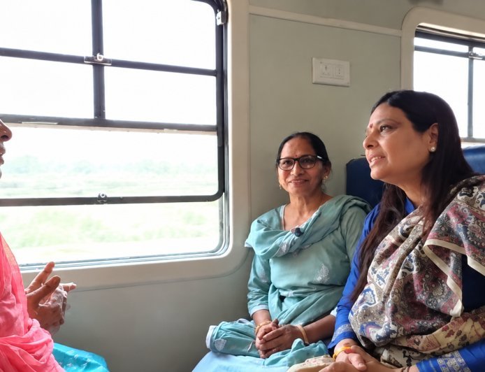 हाइड्रोजन ट्रेन में सवार हुईं भाजपा प्रदेश अध्यक्ष, बोलीं- आधुनिक दौर की ओर बढ़ रहा रेलवे